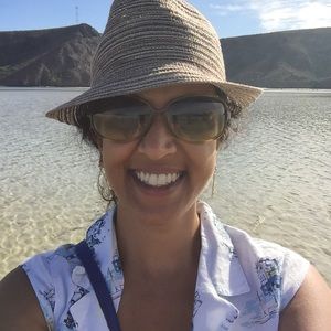 Meet your Posher, Bee